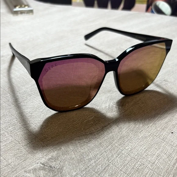 Diff Eyewear Pink and Black Sunglasses with Protective Case Bella Square Sunglasses | Matte Black & Pink Mirrored  main image 3